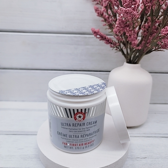 First Aid Beauty Ultra Repair Cream Intense Hydration - Picture 4 of 6